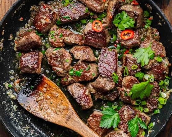 Easy garlic butter steak bites in ten minutes top view