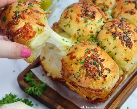Easy Cheesy Garlic Herb Pull-Apart Bread suggested serving