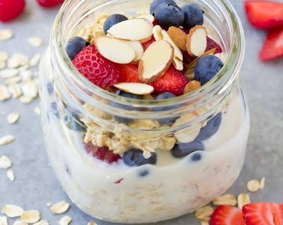 Easy overnight oats recipe for busy mornings top view