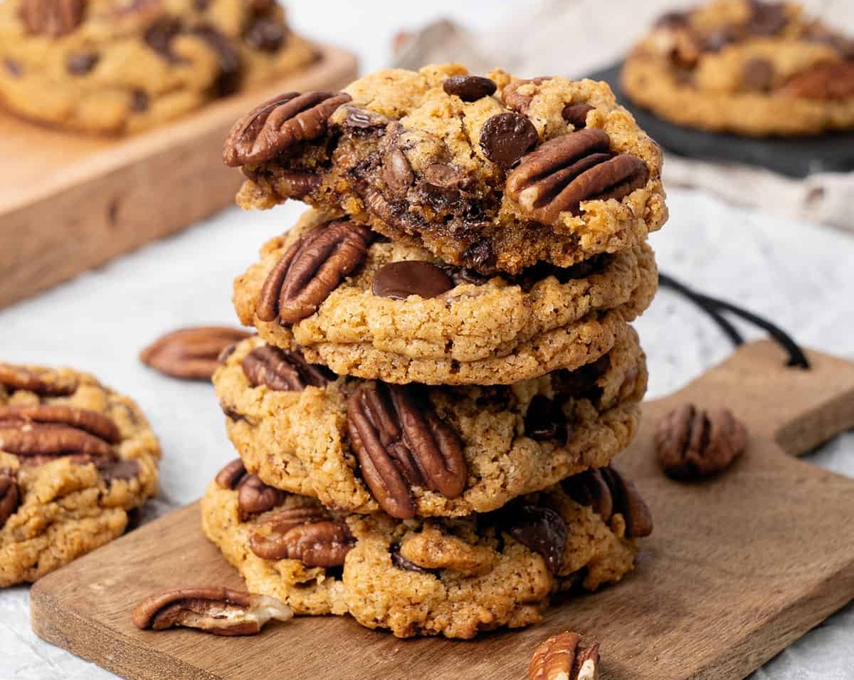 Easy Pecan Chocolate Fall Cookies Everyone Loves suggested serving