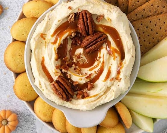 Easy 5 Minute Pumpkin Cheesecake Dip suggested serving
