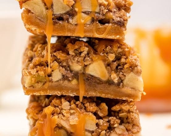 Easy Cinnamon Apple Crisp Bars with Salted Caramel suggested serving