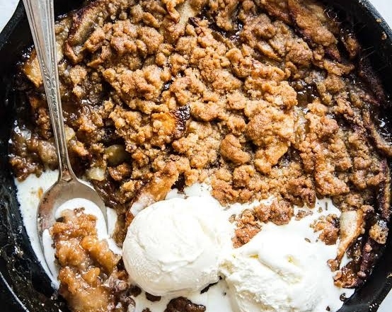 Viral 15 Minute Skillet Caramel Apple Cobbler Hack suggested serving